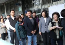 Президент Цай Ин-вэнь проголосовала на муниципальных выборах и на мультиреферендуме