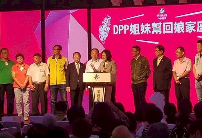 全力拚連任 蔡總統:明年選戰決定保有主權還是走向統一