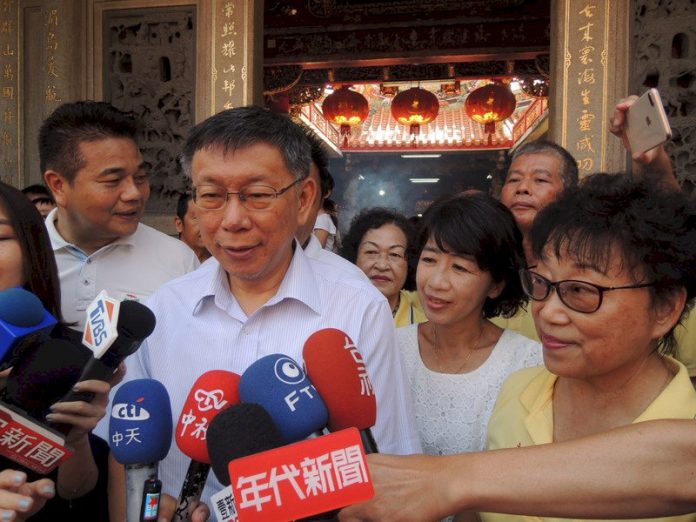 左批蔡右譏韓 柯文哲:一定幫忙郭台銘