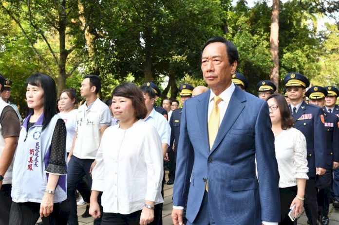 訪嘉義地方人士 郭台銘喊話:誰經濟做得好 就讓誰來做
