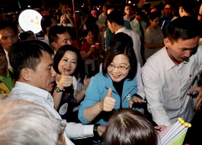 蔡總統:透過選票 保衛台灣民主自由主權