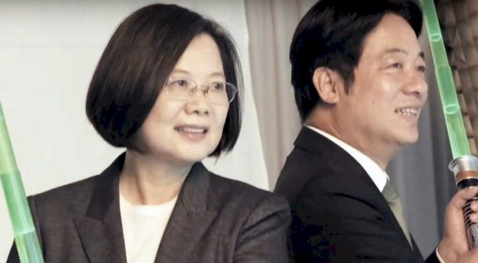 「英德配」拍攝定裝照 手持綠光劍盼再開紅盤