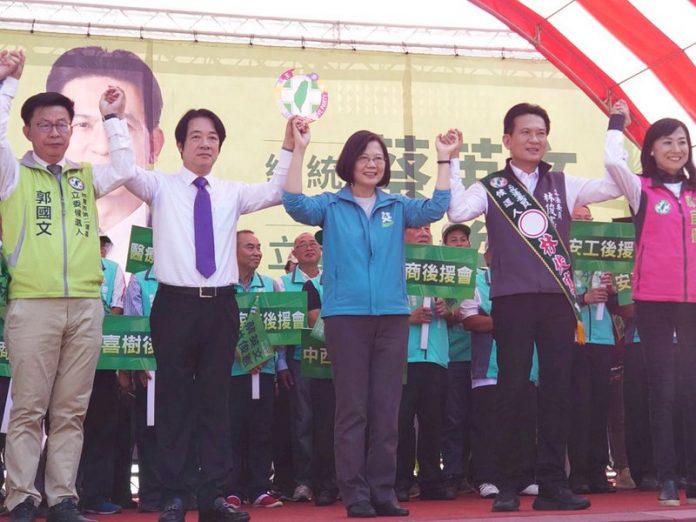 蔡賴同框配不配? 總統重申很團結 賴:一直在民進黨隊伍裡