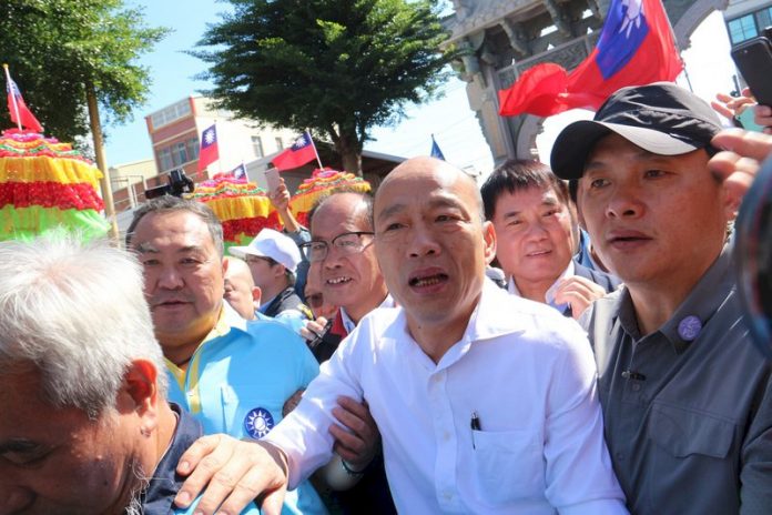 韓國瑜苗栗參拜龍鳳宮 昔綠粉轉向現身支持