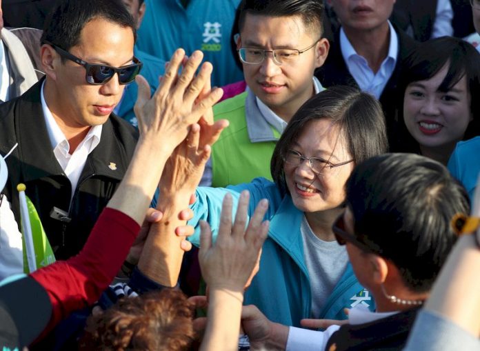 蔡總統:還好2016政黨輪替 否則不知台灣被帶向何方