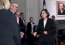 Die wiedergewählte Präsidentin Tsai Ing-wen (rechts) (Bild: CNA)