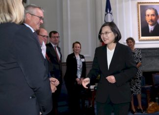 Die wiedergewählte Präsidentin Tsai Ing-wen (rechts) (Bild: CNA)