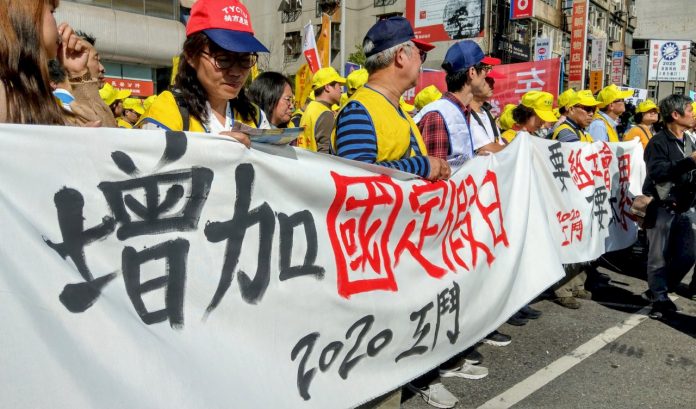 工鬥大遊行提6問 籲3位總統候選人盡快補考