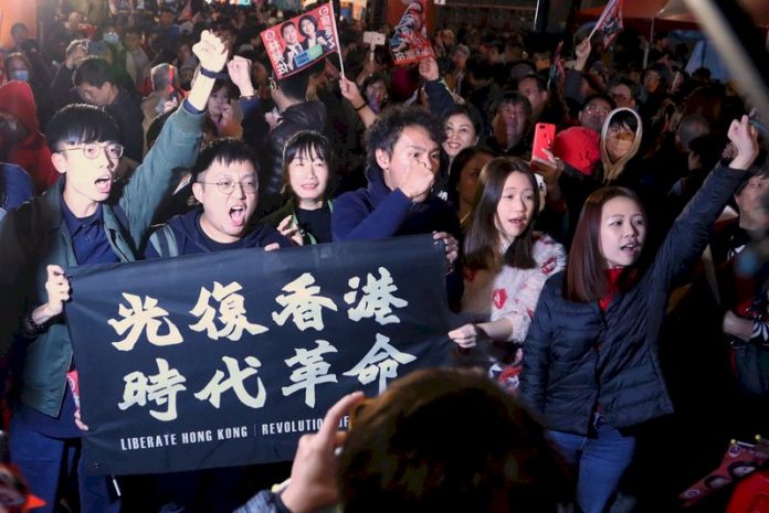 海外僑民返鄉投票翻逾倍 BBC:「芒果乾」集體焦慮所致