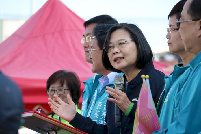 韓國瑜諷「四軍總司令」 蔡總統:不應拿國軍開玩笑