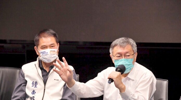 2022選戰/「黑白配」質疑 柯文哲會鍾東錦強調分享經驗