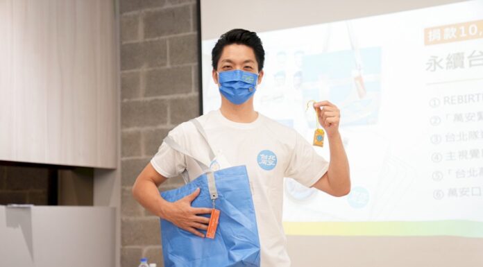 2022選戰/蔣萬安競選官網上線 秀募款小物組合