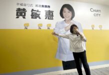 2022選戰/黃敏惠競選總部開箱 李俊俋挺18歲公民權