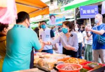 2022選戰/黃珊珊廟前宣講 要直接感受市民溫度