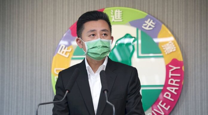 林智堅退選 藍白均要求蔡總統向民眾道歉