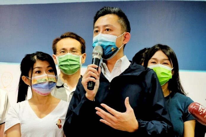 林智堅選到底獲在地綠委力挺 藍委批低估選民