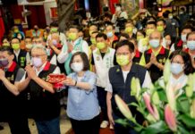 湧蓮寺主委挺侯? 林:宗教無黨派 侯:理念相同