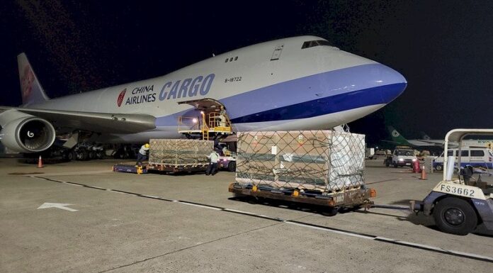 莫德納次世代疫苗抵台 總統:執政團隊堅守崗位防疫