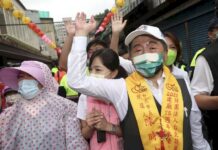 蔡英文獻聲拉票讚沉著、有魄力 陳時中感謝