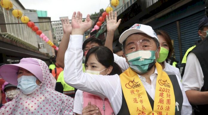 蔡英文獻聲拉票讚沉著、有魄力 陳時中感謝