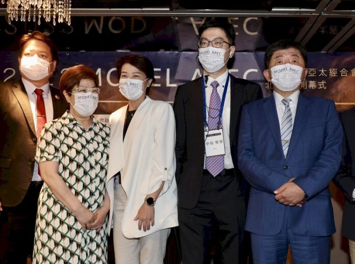 蔣萬安團隊遭諷年老 蔣強調世代共榮 陳時中稱「年輕找老的,我找年輕的」