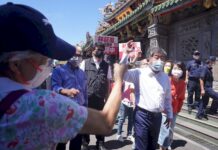 陳時中參拜關渡宮 承諾一本初心不造成對立