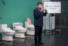 陳時中拋「公廁廣設免治馬桶」黃珊珊批華而不實