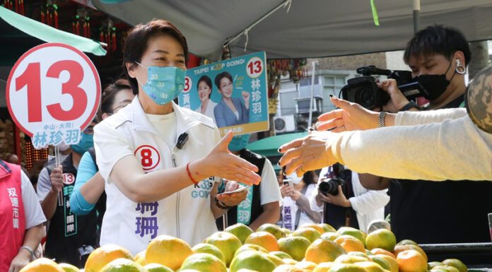 Audio: Kommunalwahlen Wahlkampf auf einem Markt in der Stadt Taipei (Foto: CNA)