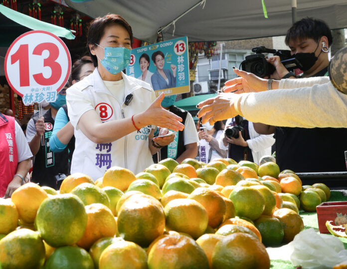 Wahlkampf auf einem Markt in der Stadt Taipei (Foto: CNA)