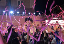 Audio: Erste vorläufige Ergebnisse und Trends Unterstützer der wiedergewählten Bürgermeisterin der Stadt Taichung, Lu Hsiu-yen, feiern den Sieg ihrer Kandidatin (Foto: CNA)