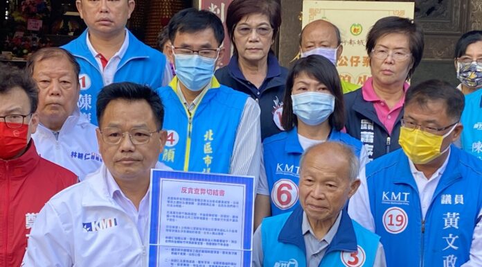 2022選戰/參拜城隍爺 林耕仁簽反貪查弊切結書