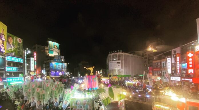 2022選戰/嘉市選前之夜 各陣營中央圓環拚勝選氣勢