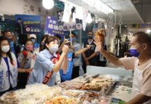 2022選戰/選戰倒數 陳蔣「牽手」助攻 黃不打「家人牌」