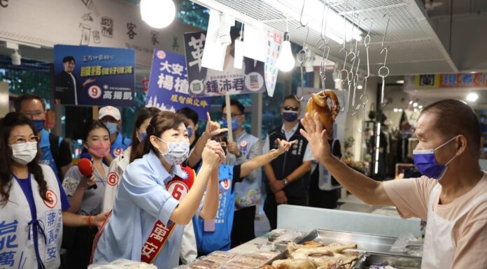 2022選戰/選戰倒數 陳蔣「牽手」助攻 黃不打「家人牌」