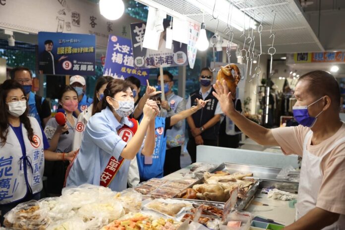 2022選戰/選戰倒數 陳蔣「牽手」助攻 黃不打「家人牌」