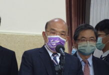 2022選戰/陳時中伸鹹豬手?蘇揆反嗆國民黨是否跟拍還抹黑