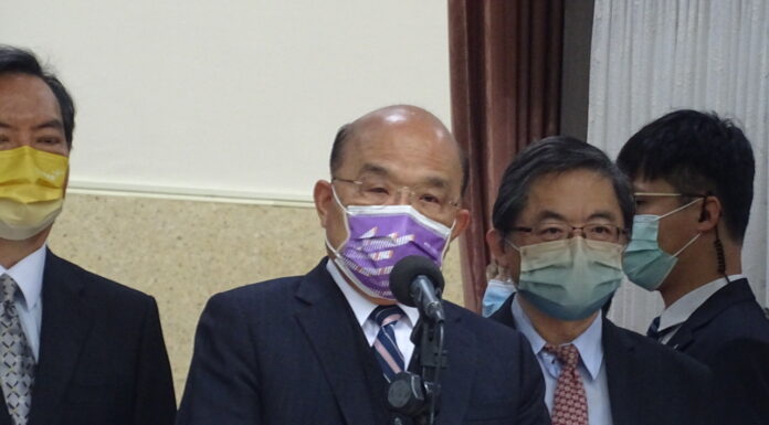 2022選戰/陳時中伸鹹豬手?蘇揆反嗆國民黨是否跟拍還抹黑