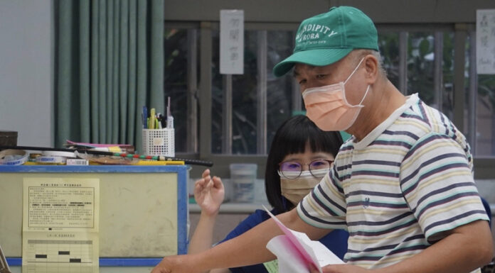 Жители Тайваня голосуют на выборах в местные органы власти и на референдуме