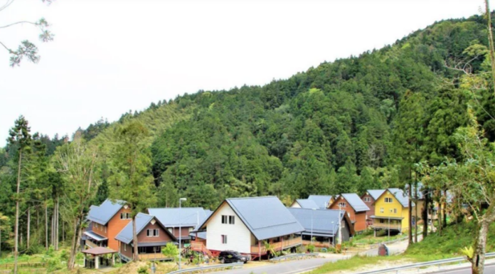 คูหาเลือกตั้งประชากรน้อยที่สุดในไต้หวัน ตั้งบนภูเขาอาลีซาน เมืองเจียอี้