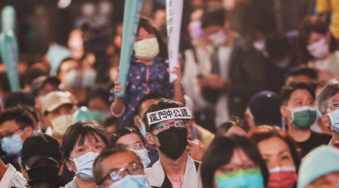 県・市長選で民進党が5席のみ、結党以来の最低に