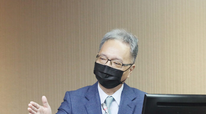 確診不可投票遭批「大法官」 薛瑞元:依法行政