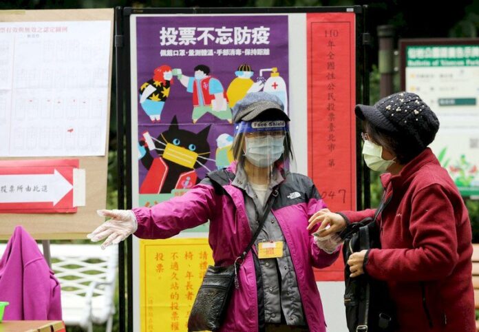 Masques neutres dans les bureaux de votes