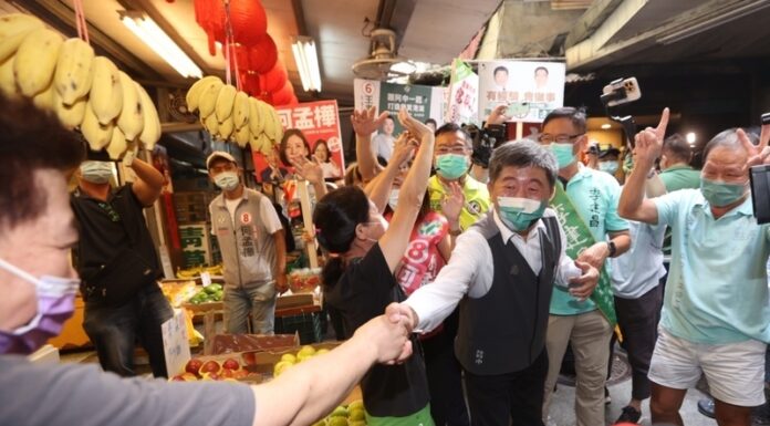 Serangan Terakhir Kandidat Walikota Taipei, Cheng Shih-chung, Huang Shan-shan dan Chiang Wan-an
