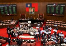 Thời khắc sửa đổi Hiến pháp sau 17 năm chờ đợi, quyền Công dân 18 tuổi thông qua vòng Viện Lập pháp và chờ biểu quyết của công dân