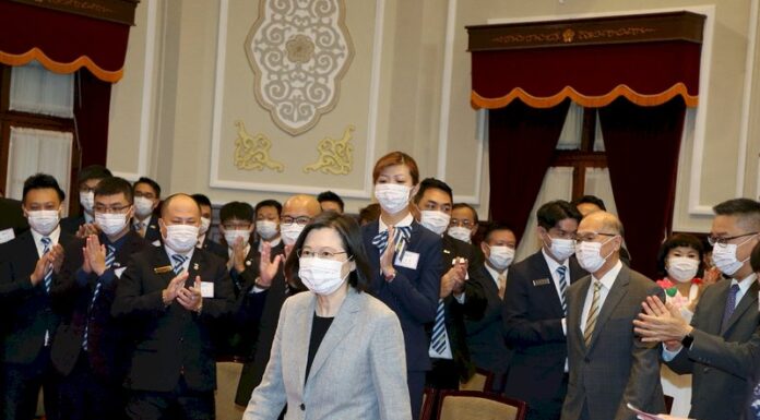 Tổng thống gặp gỡ JCI Đài Loan, kêu gọi thanh niên 18 tuổi bỏ phiếu thông qua dự án sửa đổi hiến pháp Quyền công dân 18 tuổi