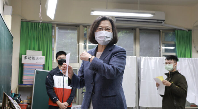 Tổng thống kêu gọi toàn dân đi bỏ phiếu để quyết định tương lai của quê hương và đất nước