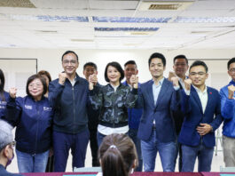 王鴻薇登記參選立委補選 向選民鞠躬致歉